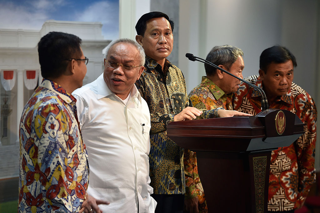 Pansel Serahkan 12 Calon Anggota Kompolnas kepada Presiden