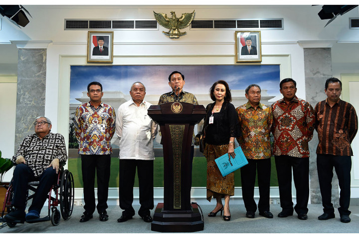 Pansel Serahkan 12 Calon Anggota Kompolnas kepada Presiden