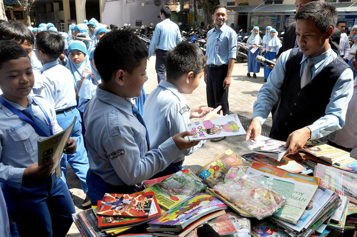 Peringati Hari Pendidikan dengan Sedekah Buku