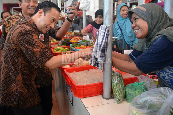 Mendag Tinjau Pasar Manis Purwokerto