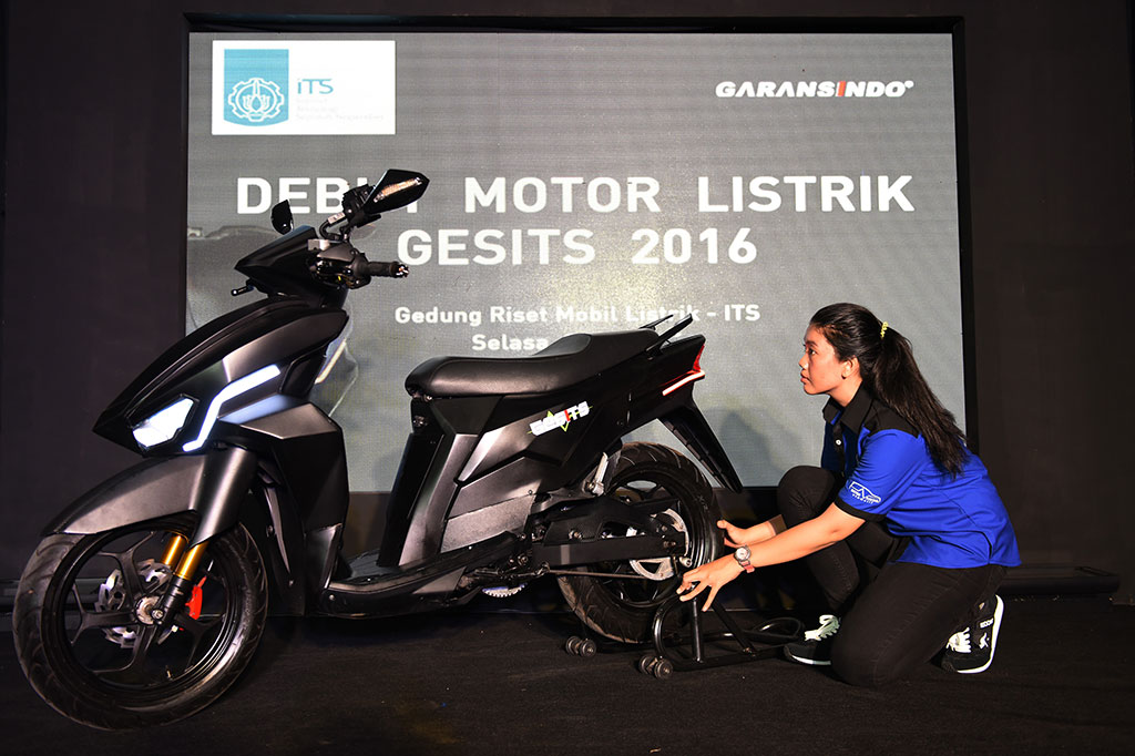 Sepeda Motor Listrik 'Gesits' Akan Diproduksi 2017