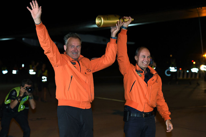 Borschberg merupakan pilot untuk penerbangan dari Jepang ke Hawaii melalui Samudera Pasifik pada Juli lalu, pada saat itu dia mengudara selama hampir 118 jam, atau sekitar lima hari lima malam.