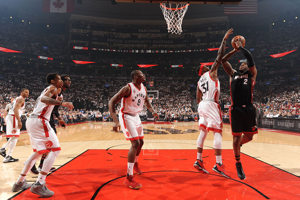 Joe Johnson menambah 16 poin.