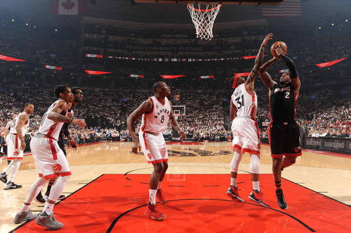 Joe Johnson menambah 16 poin.