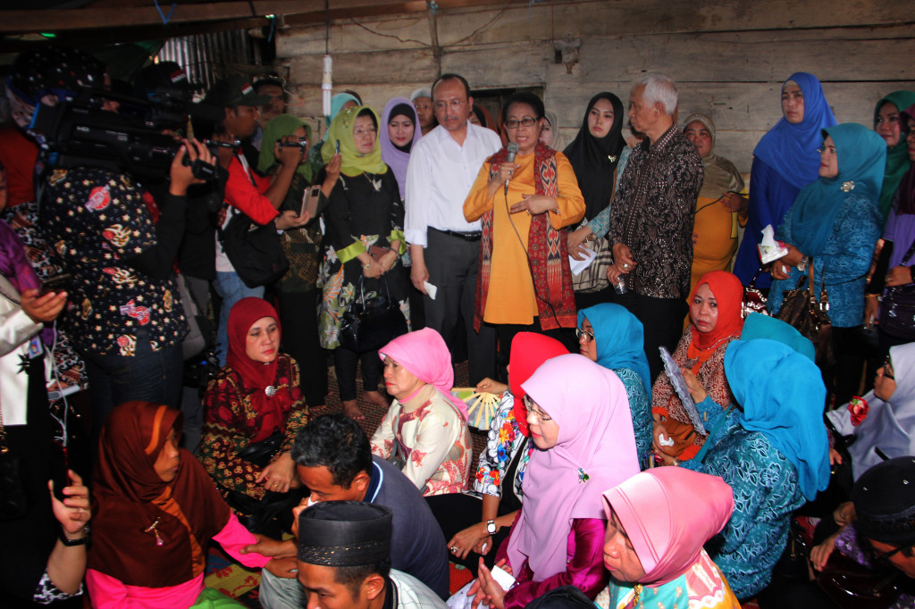 Yohana Yembise Kunjungi Keluarga YY