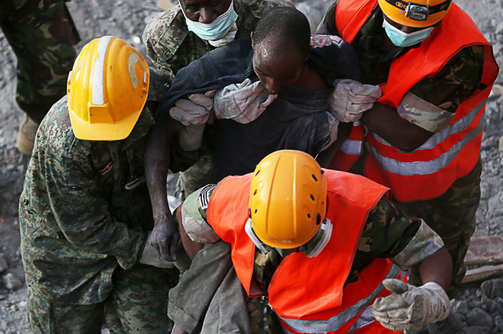 Di hari yang sama petugas juga menyelamatkan dua wanita dan seorang pria.