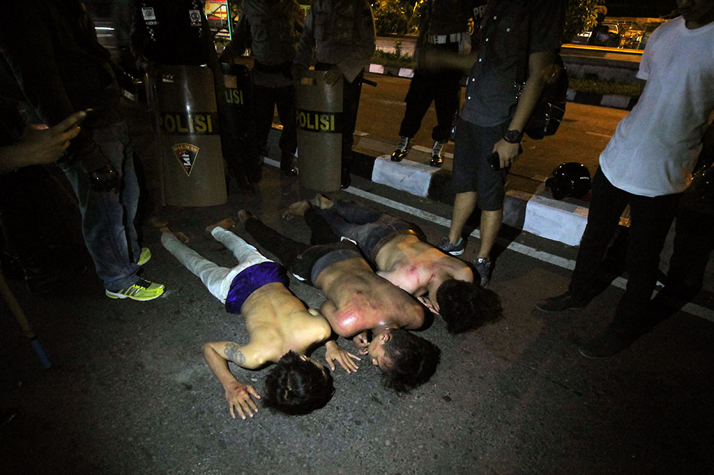 Sejumlah suporter pelaku 'sweeping' diamankan pihak kepolisian.