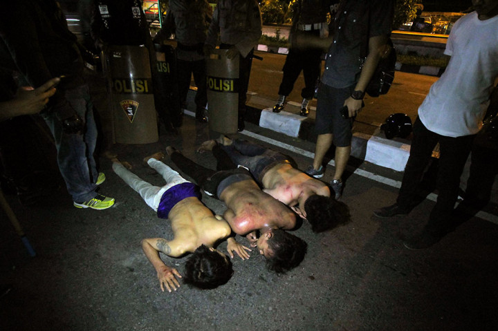 Sejumlah suporter pelaku 'sweeping' diamankan pihak kepolisian.