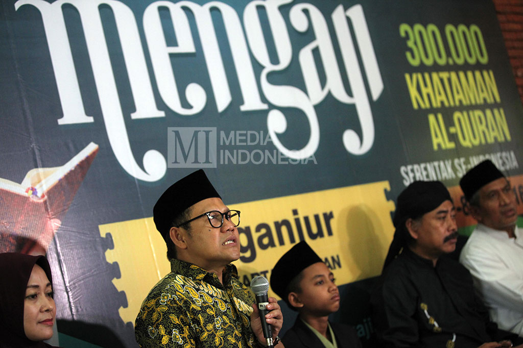 (kiri-kanan) Pencetus Gerakan Nusantara Mengaji Muhaimin Iskandar, Hafidz Cilik Lalu Muhammad dan Dosen Perguruan Tinggi Ilmu Quran Jakarta Syarif Rahmat, saat memberikan keterangan kepada wartawan.