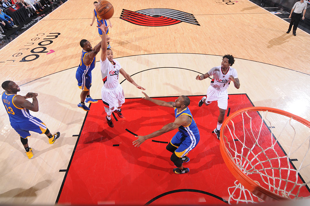 Dan CJ McCollum menambah 22 poin untuk Portland. 