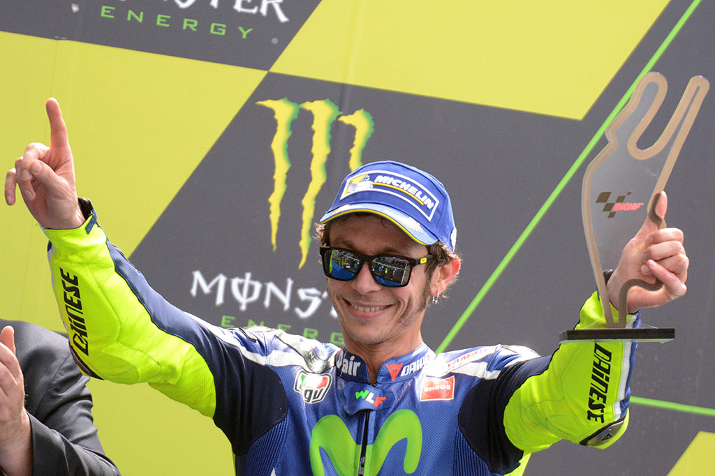 Pembalap legendaris Italia Valentino Rossi finis di posisi dua, tertinggal 10,654 detik dari sesama pembalap Yamaha Lorenzo. Rossi kini menempati posisi ketiga klasemen dengan 78 poin.