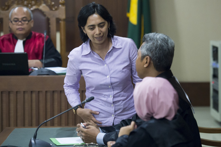 Rinelda Bandaso Divonis 4 Tahun Penjara