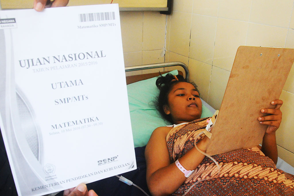 Seorang Siswa SMPN 2 Juwiring Ikuti UN di RS