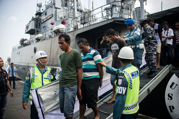 Rencananya, para perompak tersebut akan memindahkan sebanyak 200 kilo liter minyak muatan dari MV Hai Soon 12 ke kapal Malaysia MT Marine Gas Oil.