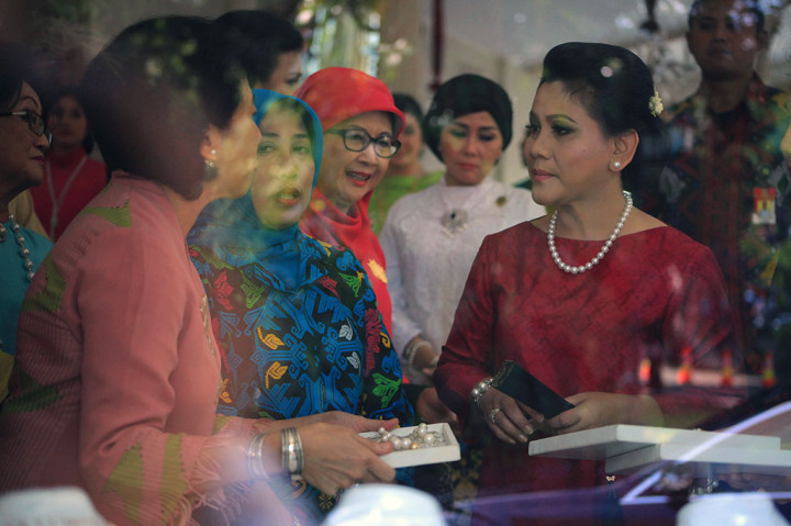 Ibu Negara Hadiri Peragaan Busana