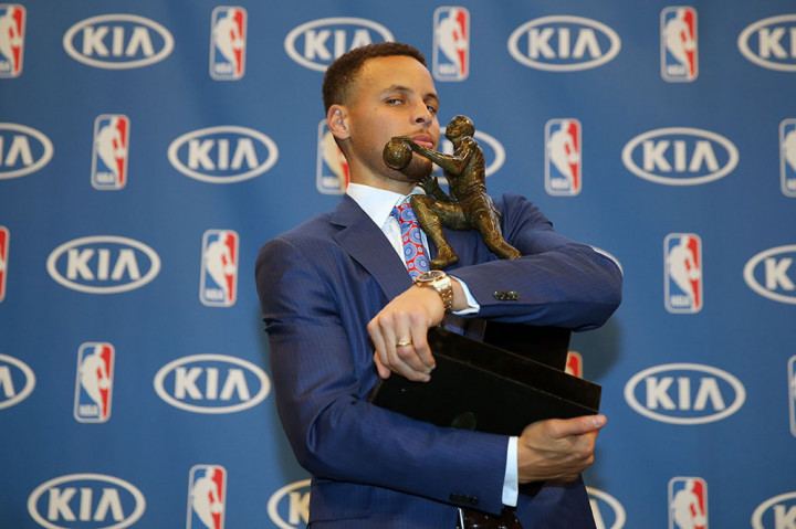 Ia bergabung dengan Johnson, Jordan, dan Steve Nash sebagai pemain guard yang pernah memenangi penghargaan tersebut untuk dua musim secara berturut-turut.