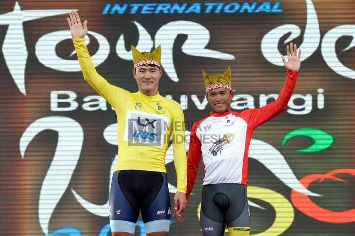 Shin Donghyun berhak mengenakan kaos kuning setelah menjuarai etape pertama dari Waduk Sidodadi Glenmore menuju Taman Blambangan Banyuwangi dengan jarak tempuh 171,4 Km, sementara Diwan Fiar Pradana berhak menggunakan kaos merah putih setelah menjadi atlet balap sepeda Indonesia tercepat.