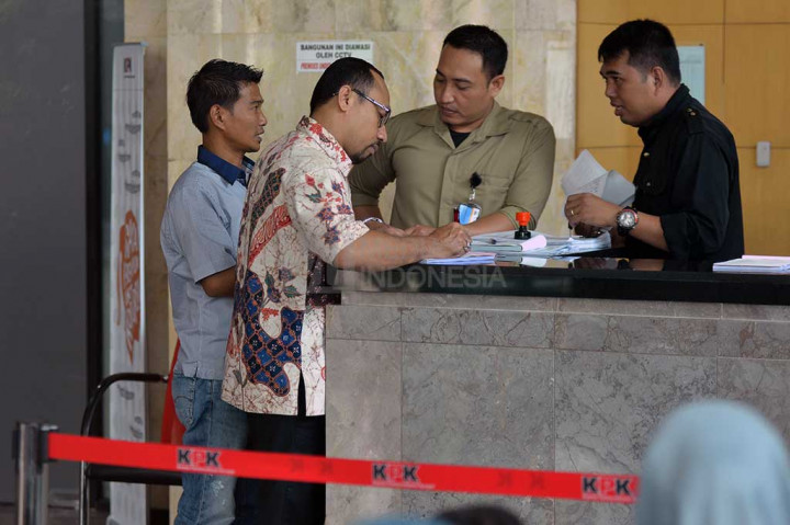 Sebelumnya, Andi sempat berhalangan hadir pada pemeriksaan perdananya sebagai tersangka pada 4 Mei lalu.