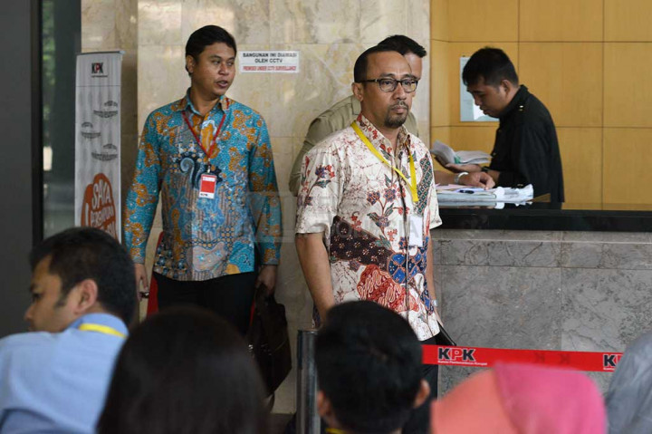 KPK juga memeriksa saksi lain untuk Andi, yaitu Direktur PT Martha Teknik Tunggal, mantan anggota DPRD prov Maluku Utara Imran Sudin Djumadil, dan komisaris PT Cahaya Mas Sakti Perkasa So Kok Seng.
