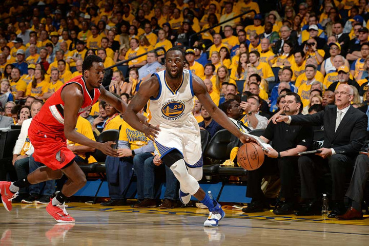 Draymond Green menambahi 13 angka, 11 rebound.