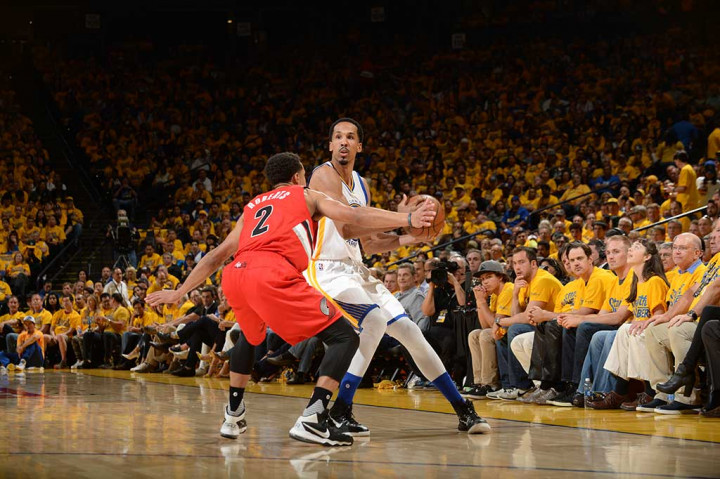 Dan Shaun Livingston mengoleksi 10 angka untuk Warriors.