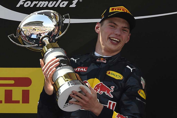 Verstappen memecahkan rekor sebelumnya yang dipegang Sebastian Vettel yang memenangi balapan di Grand Prix Italia 2008 saat masih membela Toro Rosso di usia 21 tahun.