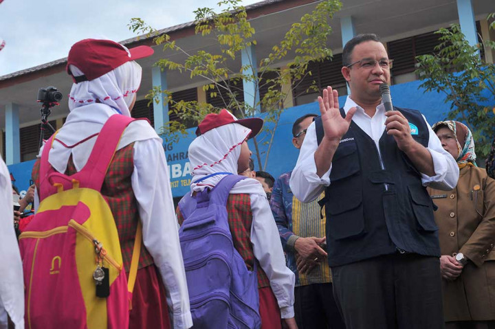 Mendikbud Tinjau UN SD di Palembang