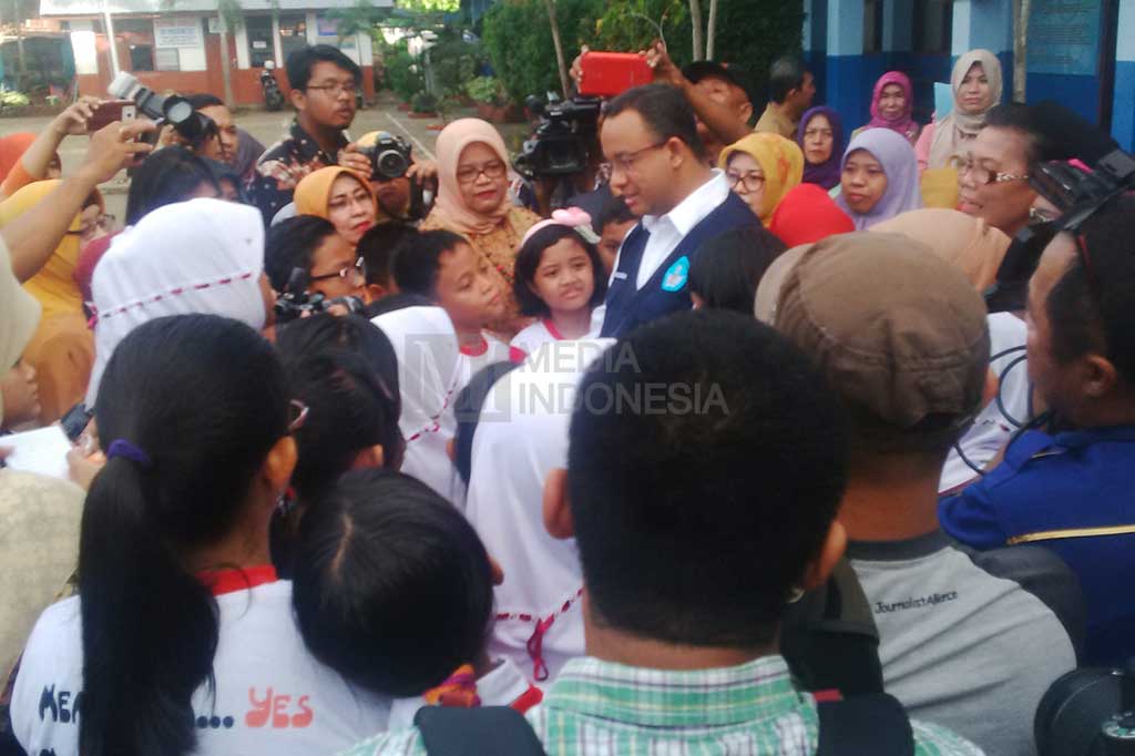 Mendikbud Tinjau UN SD di Palembang