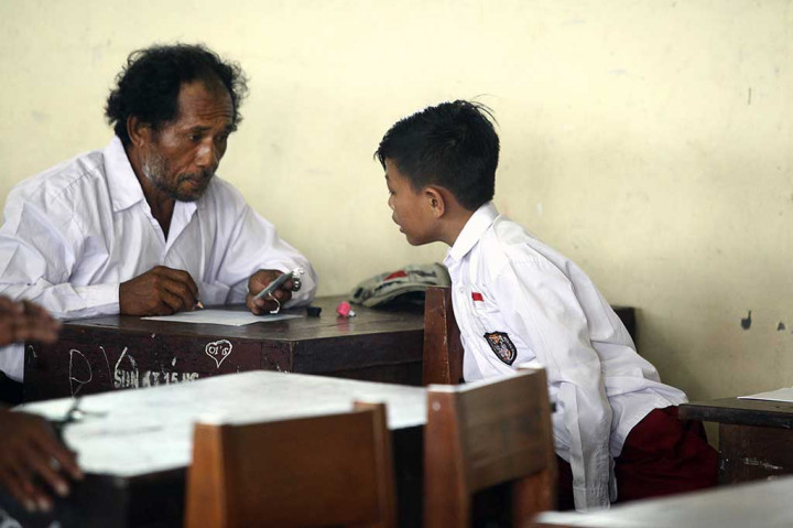 Sejumlah Lansia Antusias Ikuti Ujian Paket A