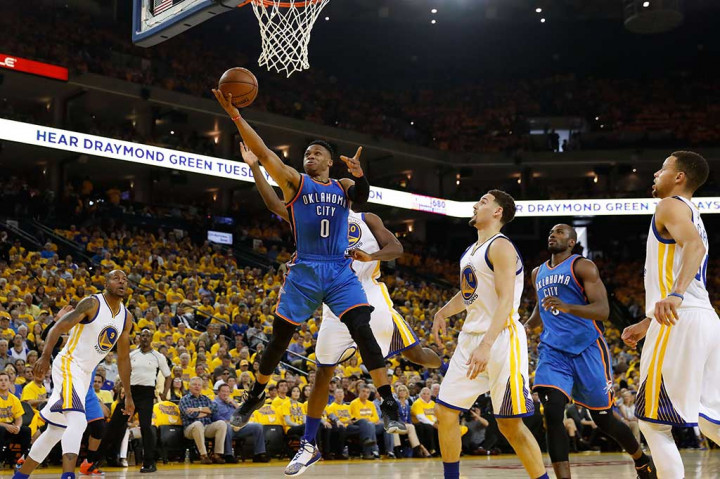 Russell Westbrook menjadi penyumbang angka terbanyak untuk Thunder dengan 27 poin, ditambah 12 assist dan 6 rebound.