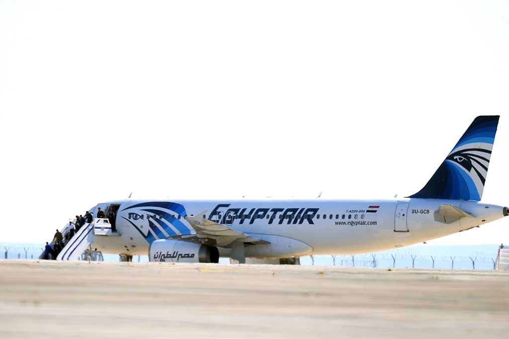 EgyptAir nomor penerbangan MS804 itu lepas landas dari Paris pada pukul 23.09 waktu setempat dan menuju Kairo.