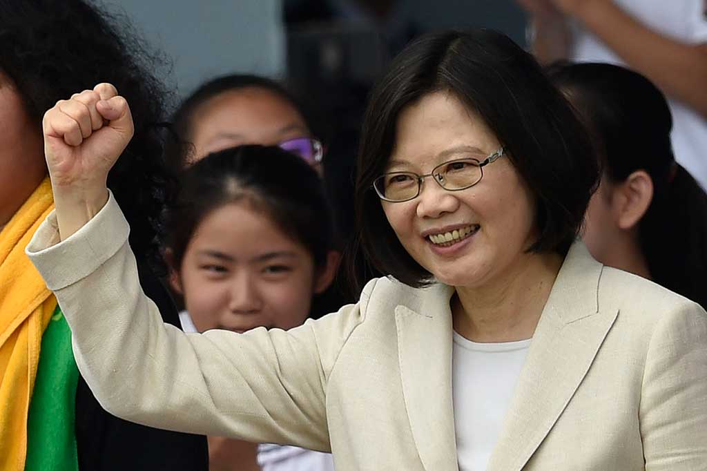 Pada 2004, Tsai bergabung dengan Partai Progresif Demokratik dan setelah partai tersebut menjadi oposisi pada 2008, Tsai terpilih sebagai ketua partai, kemudian pada 2010 dia menjadi walikota New Taipei City.