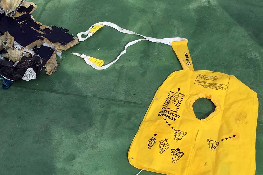 Serpihan Pesawat EgyptAir Ditemukan