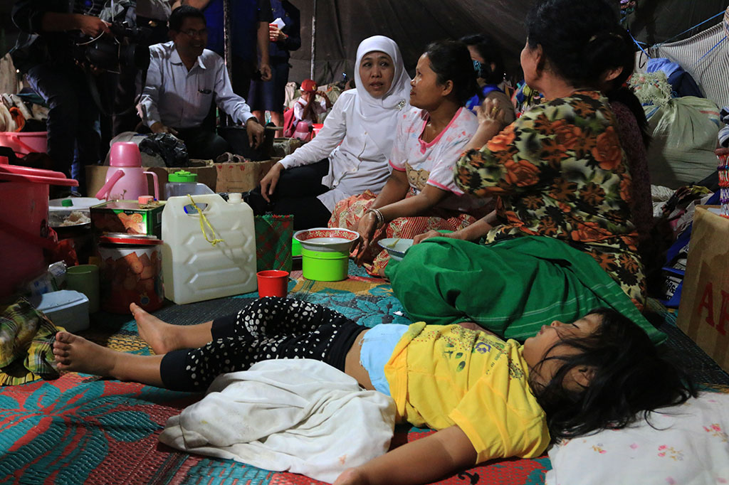 Mensos Beri Santunan Kepada Keluarga Korban Sinabung