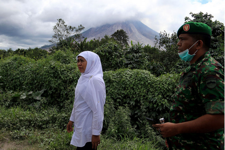Mensos Beri Santunan Kepada Keluarga Korban Sinabung