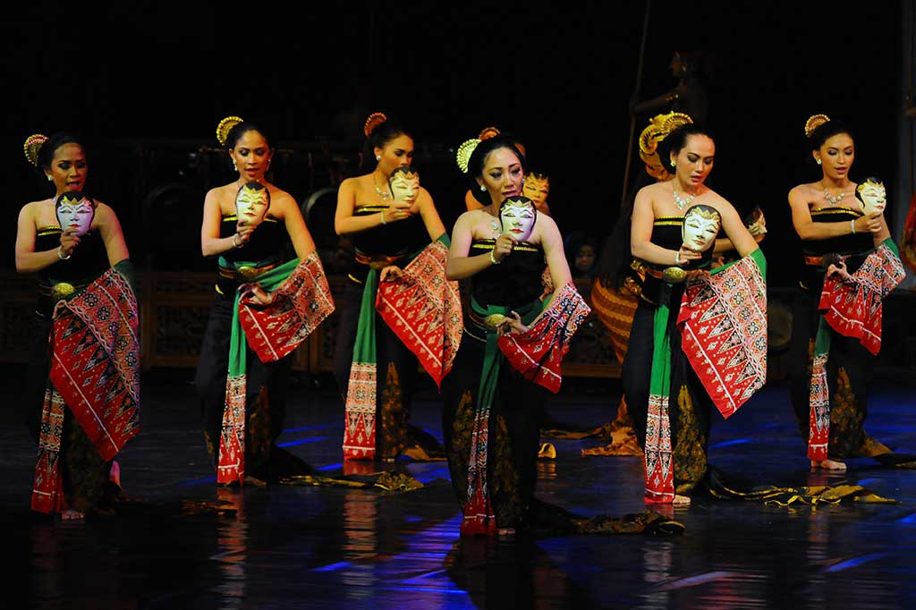 Pentas Sendratari Wayang Topeng di Taman Budaya Surakarta