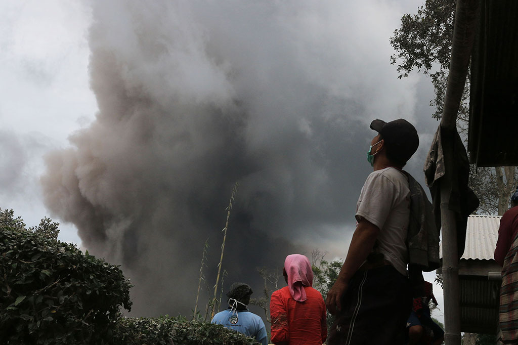 Gunung Sinabung Kembali Luncurkan Awan Panas