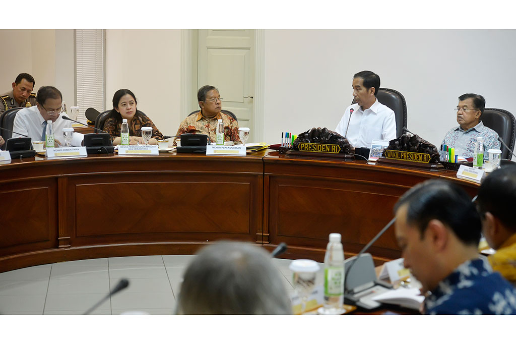 Jokowi Pimpin Ratas Evaluasi Paket Kebijakan Ekonomi