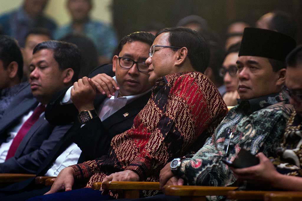 Ketua DPR Ade Komarudin (kanan), Wakil Ketua DPR Fadli Zon (kedua kiri) Fahri Hamzah (kiri), dan Ketua Umum Partai Gerindra Prabowo Subianto (kedua kanan), menghadiri konser 'Revolusi Pancasila'.