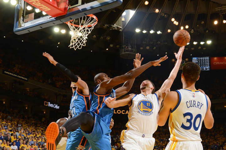 Sementara itu Klay Thompson menambah 27 poin.