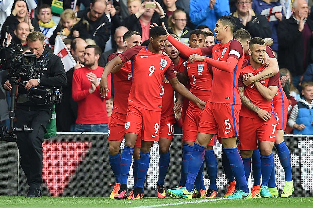Timnas Inggris unggul cepat saat pertandingan baru berjalan 3 menit lewat pemain debutan Marcus Rashford.