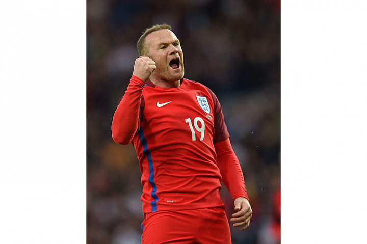 Rooney menggandakan keunggulan tuan rumah menjadi 2-0 sesaat setelah turun minum.