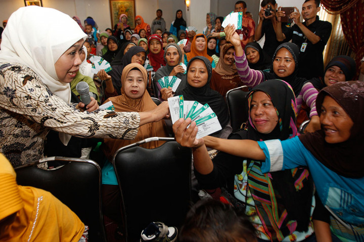 Mensos Berikan Bantuan untuk Pelajar Berprestasi di Banjarmasin