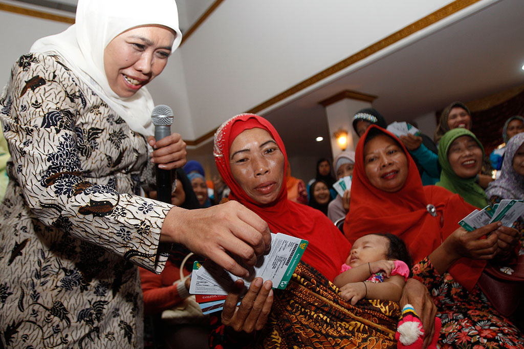 Mensos Berikan Bantuan untuk Pelajar Berprestasi di Banjarmasin