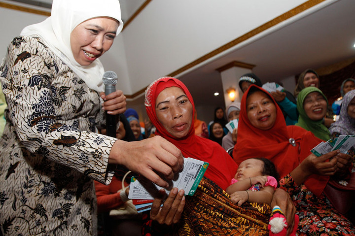 Mensos Berikan Bantuan untuk Pelajar Berprestasi di Banjarmasin