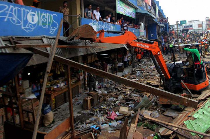 PKL di Pasar Ciputat Ditertibkan