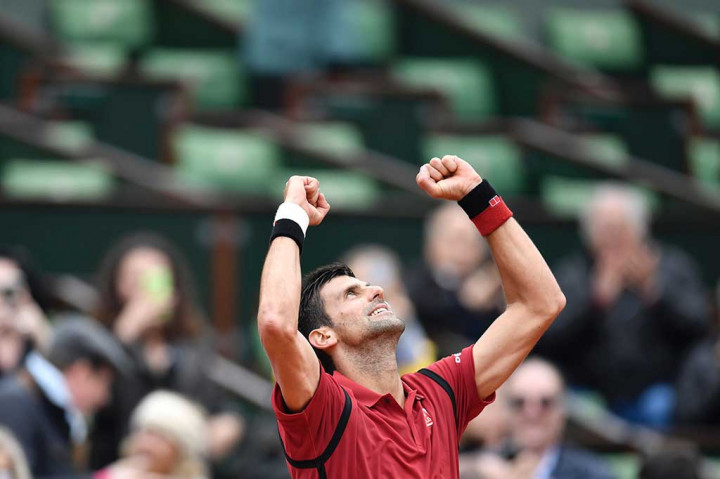 Novak Djokovic meluapkan kegembiraannya usai menundukkan Roberto Bautista.