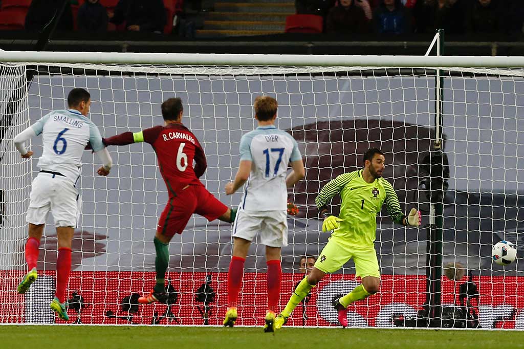 Inggris baru bisa memecah kebuntuan pada menit ke-86 lewat sundulan Smalling yang tidak mampu ditahan oleh kiper Rui Patricio.