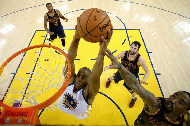 Sementara itu Andre Iguodala mengemas 12 poin, tujuh rebound dan enam assist.