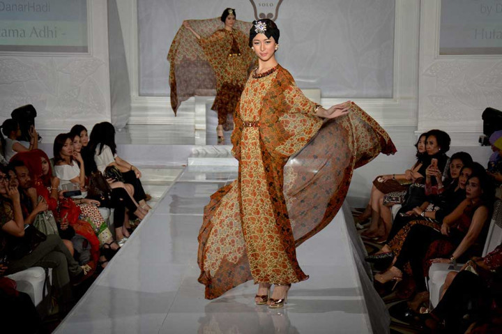 Peragaan Busana Batik Kontemporer Digelar di Semarang